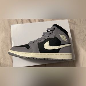 Tried them on walked outside put back in box, not my style